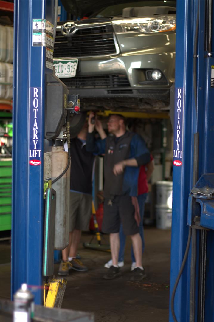 Mechanic inspecting a cehicle